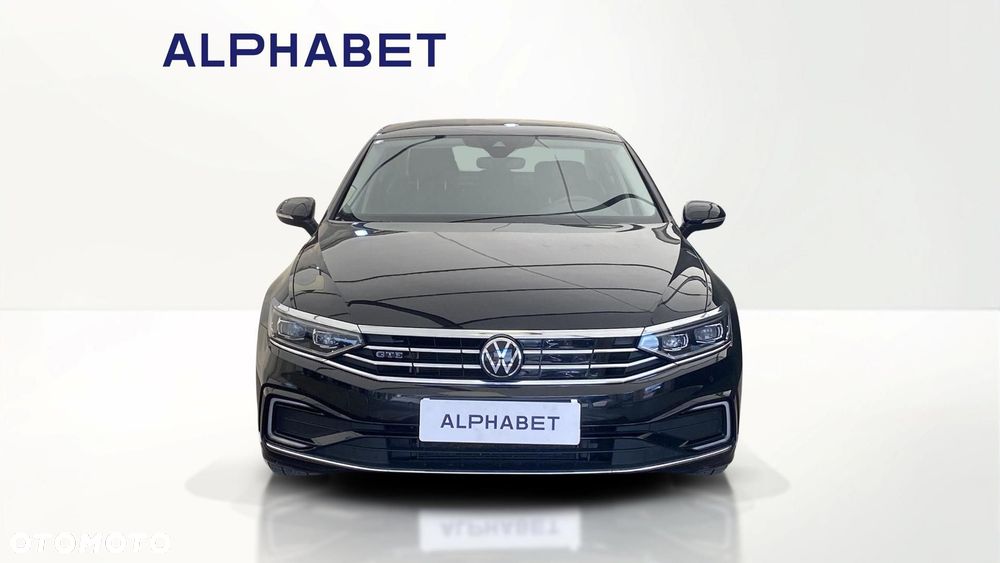 Volkswagen Passat - 8