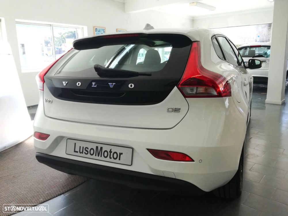 Volvo V40 1.6 D2 Momentum Powershift - 6