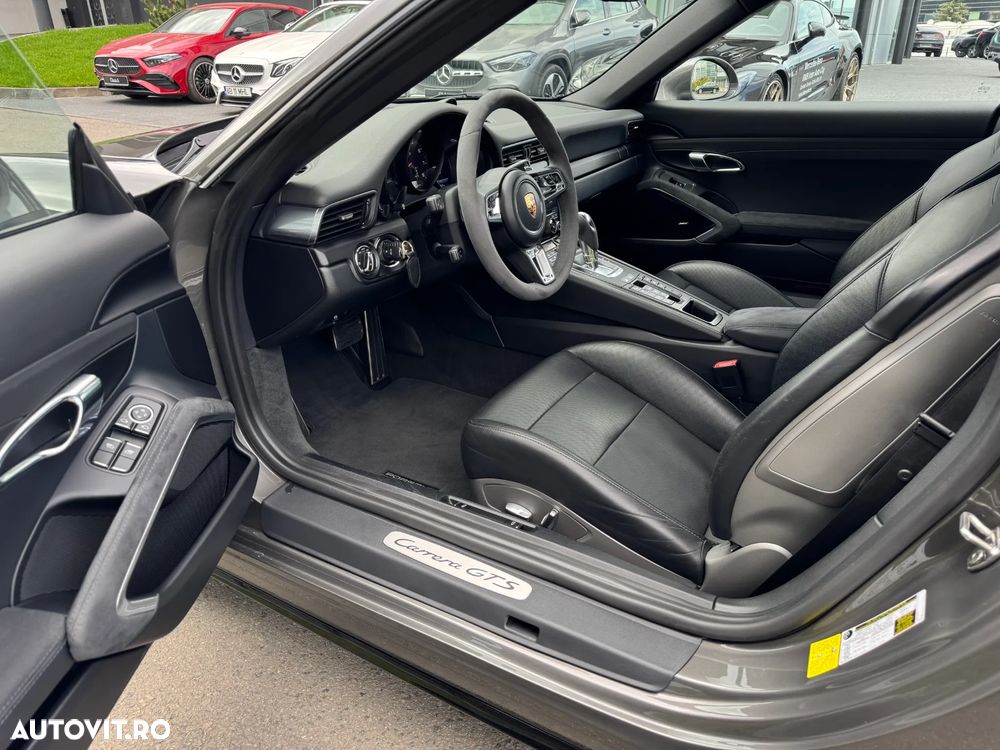 Porsche 911 Carrera 4 GTS PDK - 5