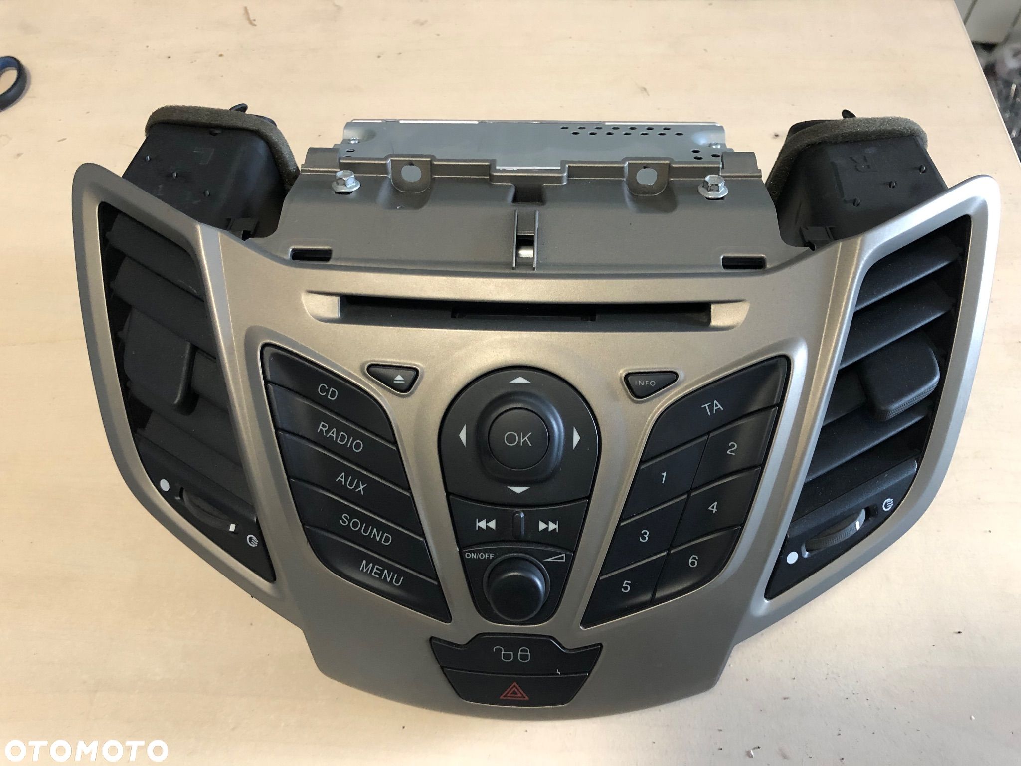 Radio panel wyświetlacz Ford Fiesta MK7 8A6T-18C815-BR - 1