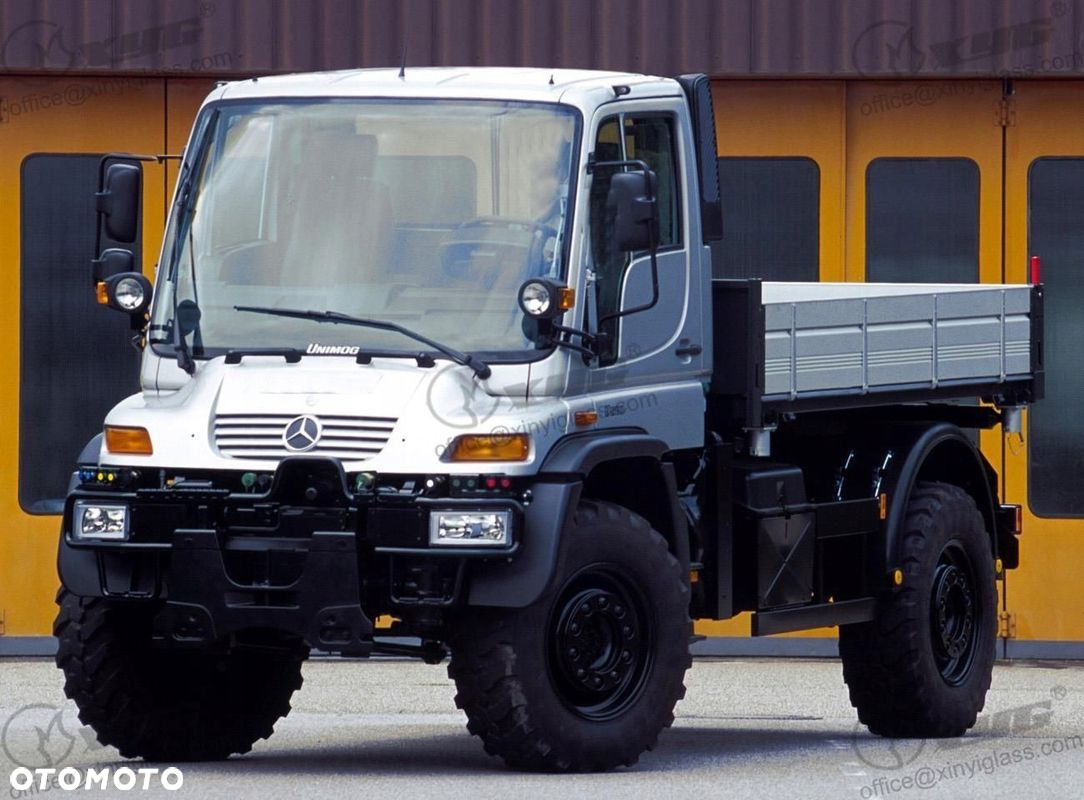 SZYBA CZOŁOWA MERCEDES UNIMOG U300 / U400 / U500 2000- GRZANA - 2