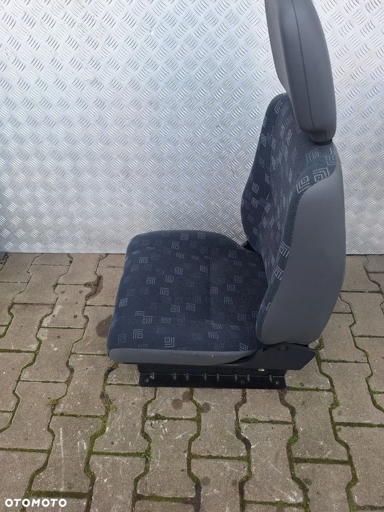FOTEL PRAWY PRZÓD PASAŻERA - SPRINTER W903  2004R - 3