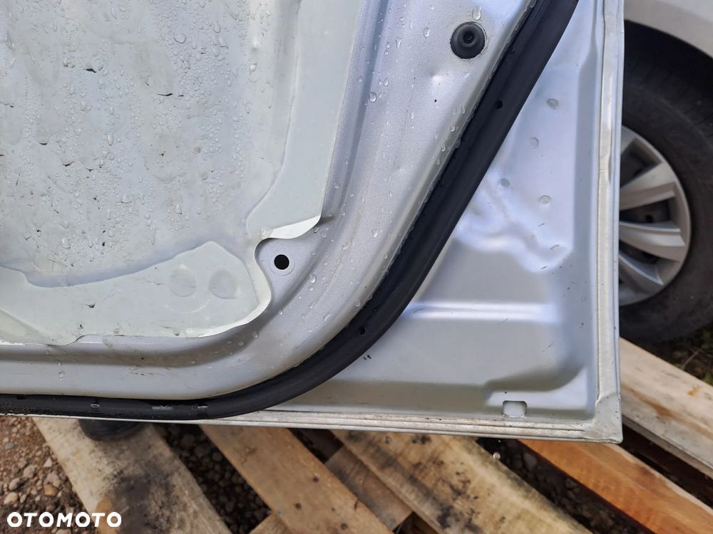 Chevrolet Aveo T250 HB 5D drzwi klapa bagażnika zderzak kod lakieru 92U - 17