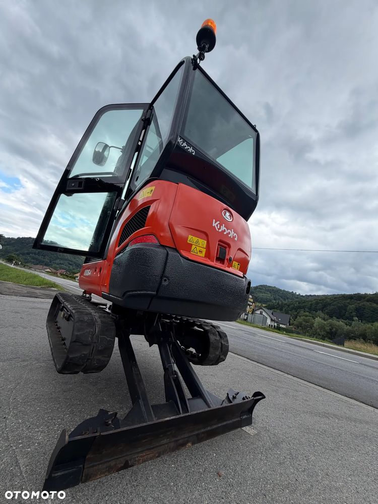 Kubota KX016-4 Koparka Gąsienicowa 2 tony. DEKRA aktualna do 2026r. 3 łyżki.+ pług fabryczny do równania kruszywa lub odśnieżania. Szybkozłącze Hydrauliczne. zmiana łyżek bez wychodzenia z kabiny! Rozsuwane Hydr. podwozie! Sprowadzona z Gospodarstwa Norweskiego! Zero luzów i wycieków. Maszyna jak Nowa z Salonu! 2020 rok. 1000 mtg! Pełna Dokumentacja. Gąsienice bez zużycia! Łyżka Skarpowa+ 2 kopiące. szybka wolna jazda. Ani deka luzów i wycieków. OKAZJA  Dodatkowe sekcje Hydr. Po serwisach kolejny za 400 mtg! - 22