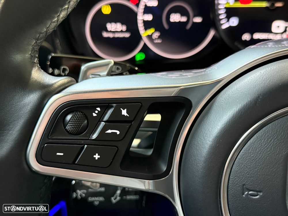 Porsche Panamera 4 E-Hybrid - 39