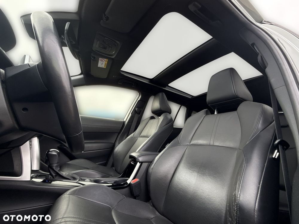 Toyota Corolla Cross 2.0 Hybrid Premiere Edition AWD - 13