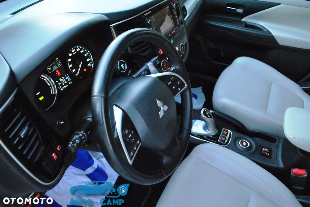 Mitsubishi Outlander Instyle NAVI + - 34