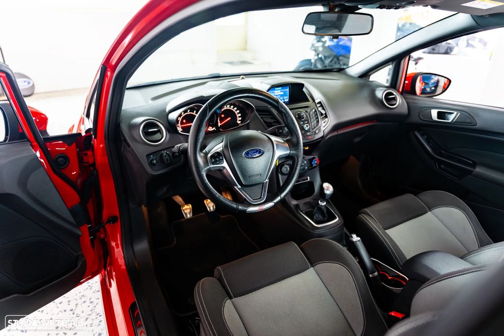 Ford Fiesta 1.6 EcoBoost ST - 19