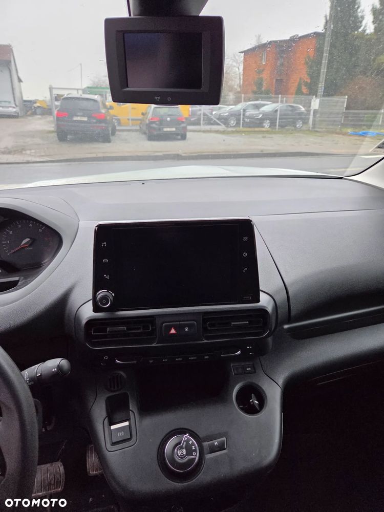 Peugeot PARTNER 1.2i 131KM - 8
