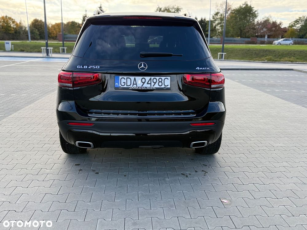 Mercedes-Benz GLB - 8
