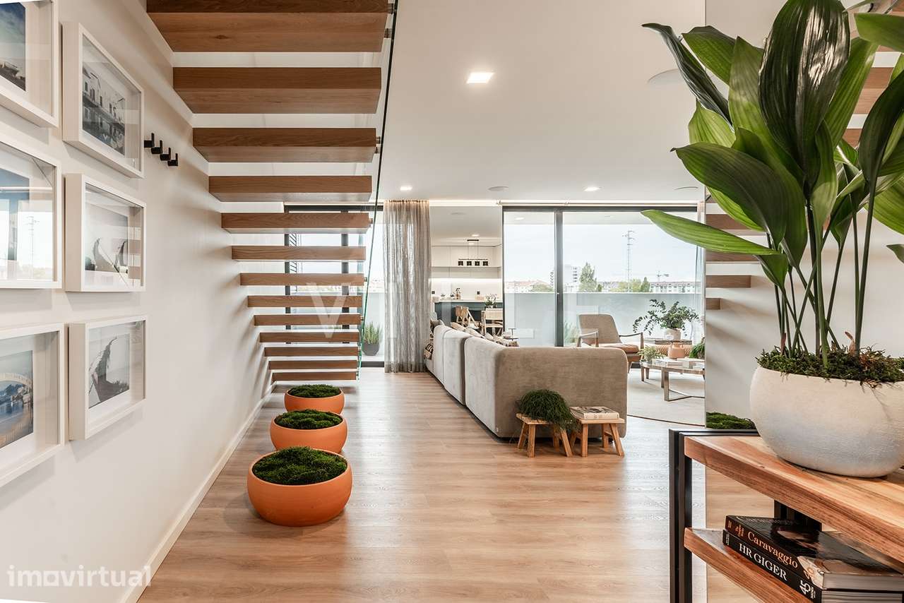 Exclusivo Apartamento T4 Duplex com Varanda e Terraço com vistas - Grande imagem: 3/22