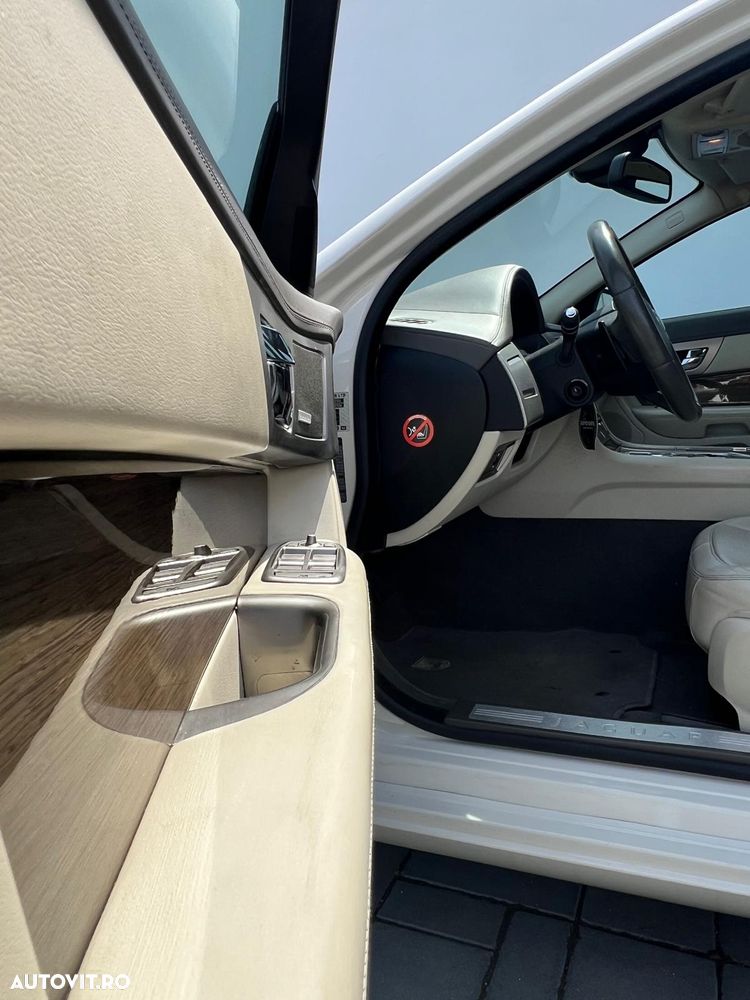 Jaguar XF 2.7D Luxury - 15