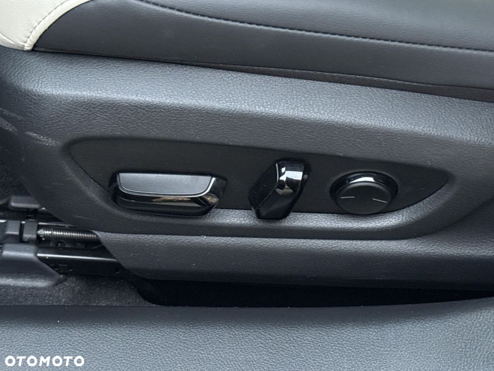 Lexus ES 300h Business Edition - 11