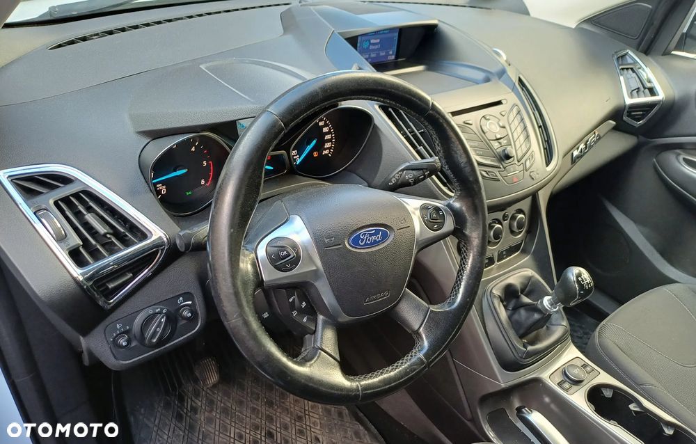 Ford Kuga 2.0 TDCi 2x4 Titanium - 11