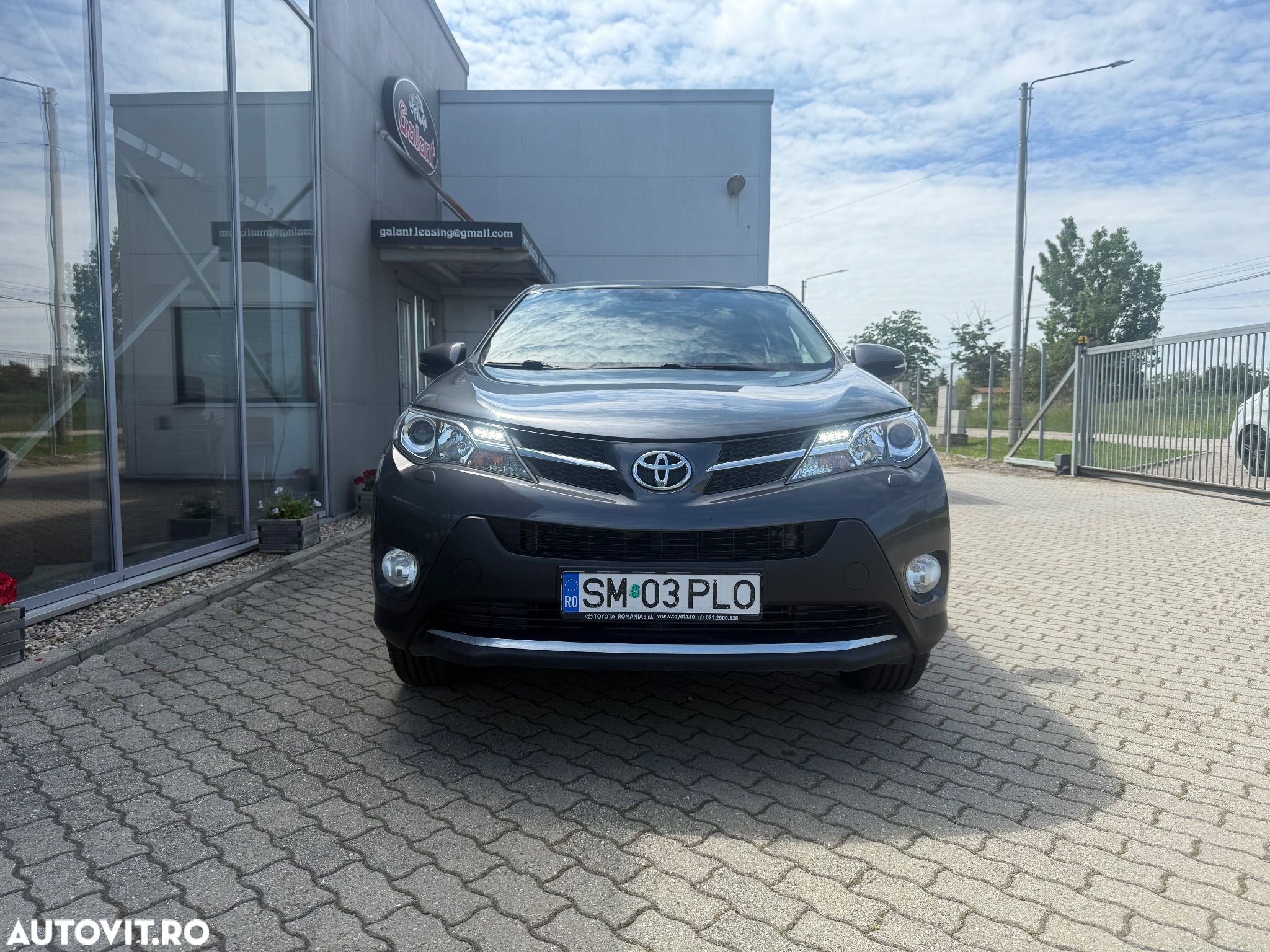 Toyota RAV4 2.2 D-4CAT 4WD Aut Luxury - 2