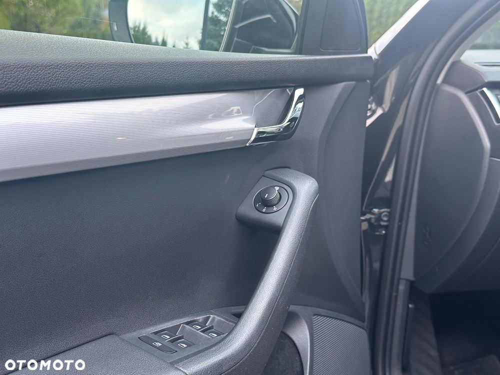 Skoda Octavia 2.0 TDI Elegance DSG - 9