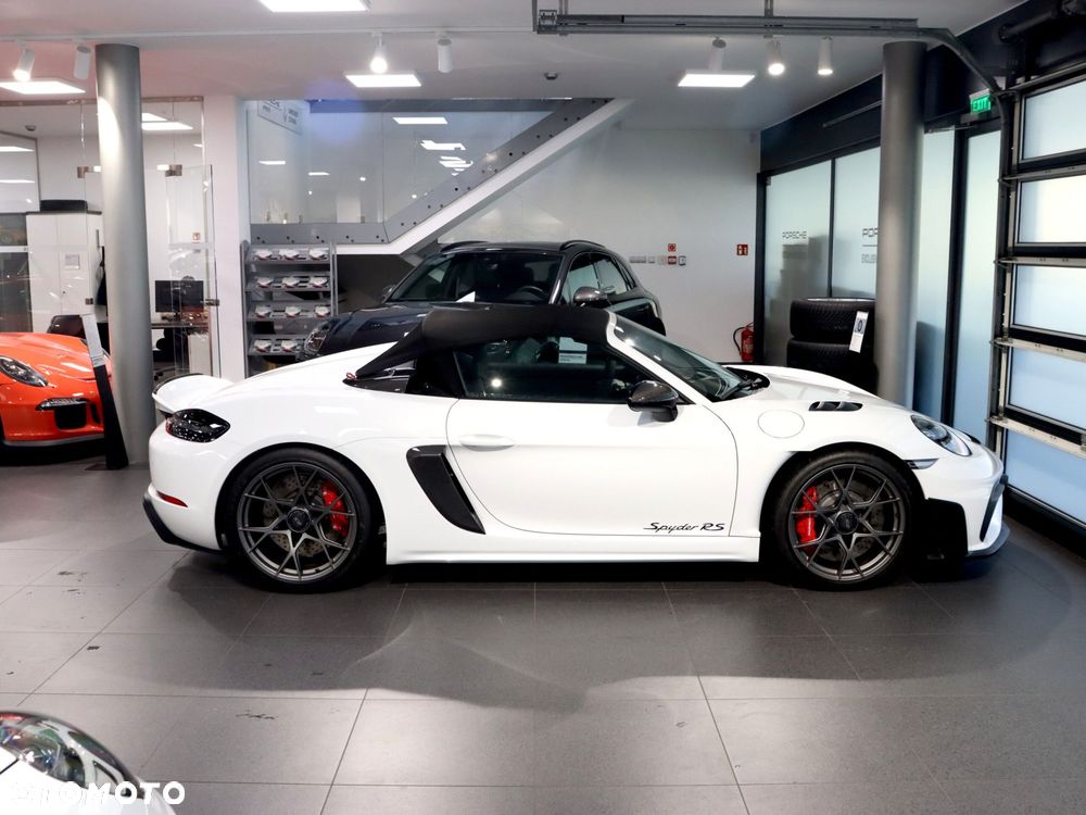Porsche 718 Spyder - 6