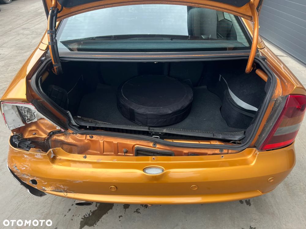 Opel Astra II 2.2 Sport - 20