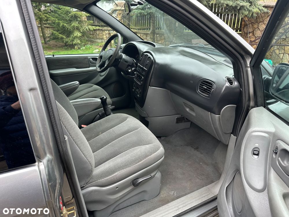 Chrysler Voyager SE 2.5L TD - 5