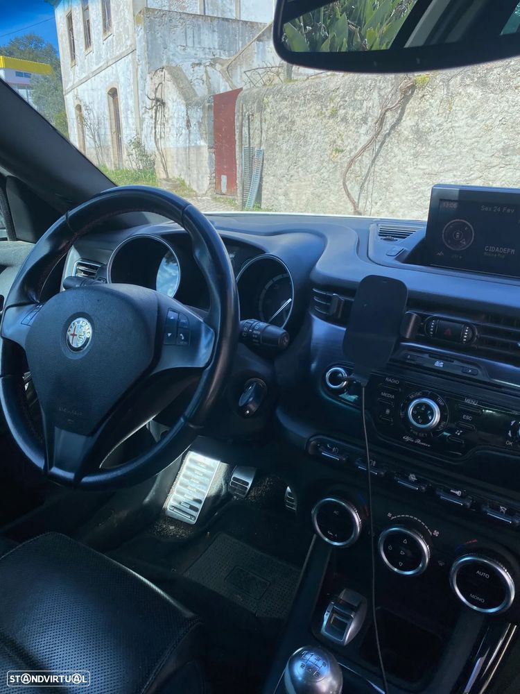 Alfa Romeo Giulietta 2.0 JTDM Distinctive - 4