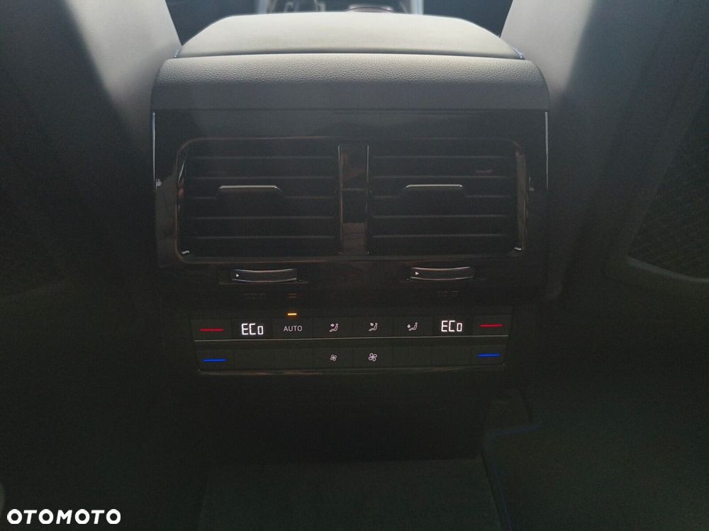 Volkswagen Touareg - 14