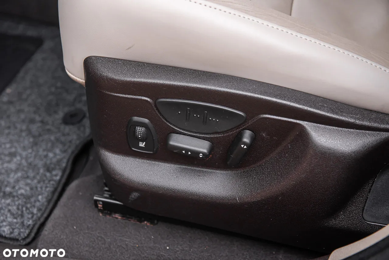 Renault Grand Scenic - 17