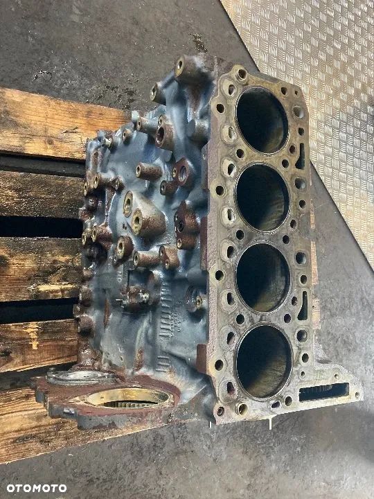BLOK SILNIKA Słupek Renault Gama D DTI 5 Volvo FL D5K EURO 6 - 3
