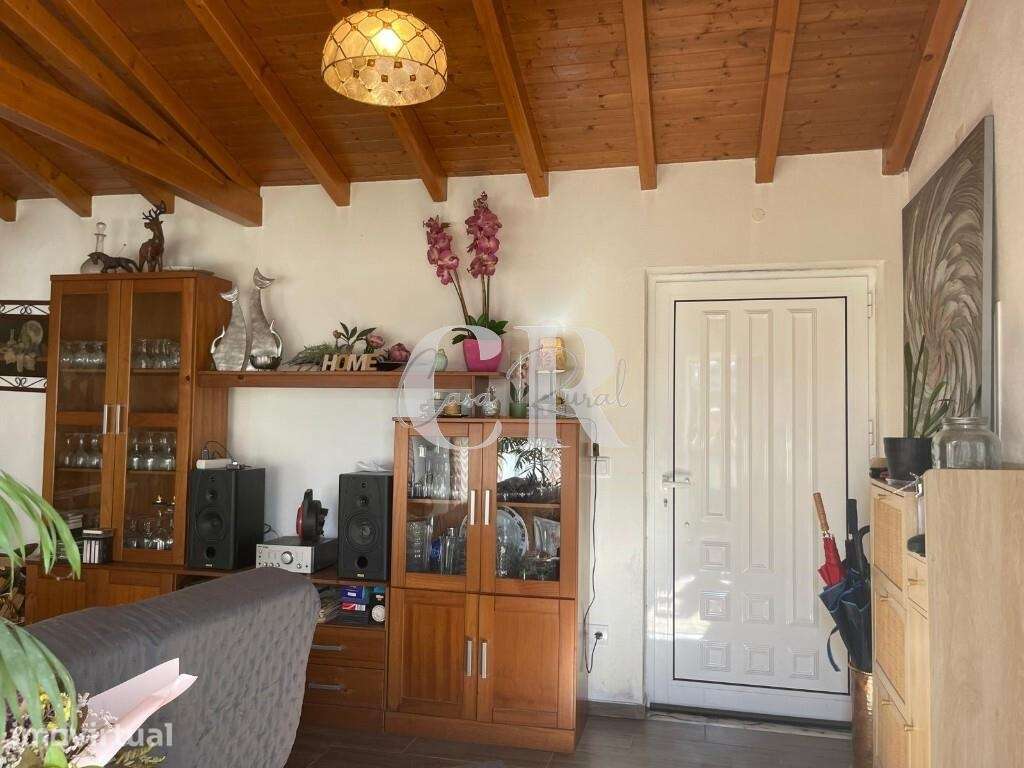 Moradia em pedra renovada, com 900 m2 de terreno plano, perto de Vila - Grande imagem: 3/35