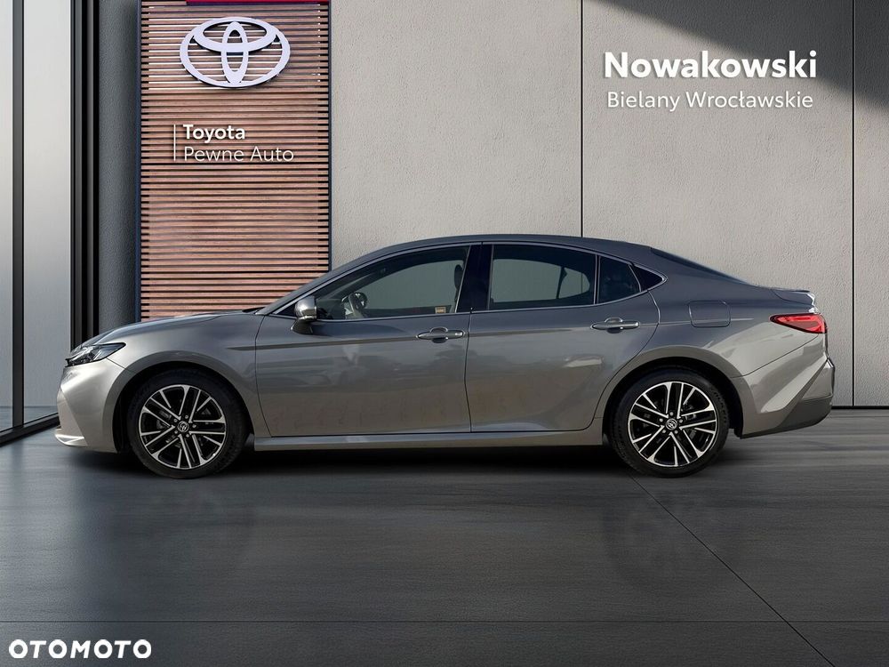 Toyota Camry - 3