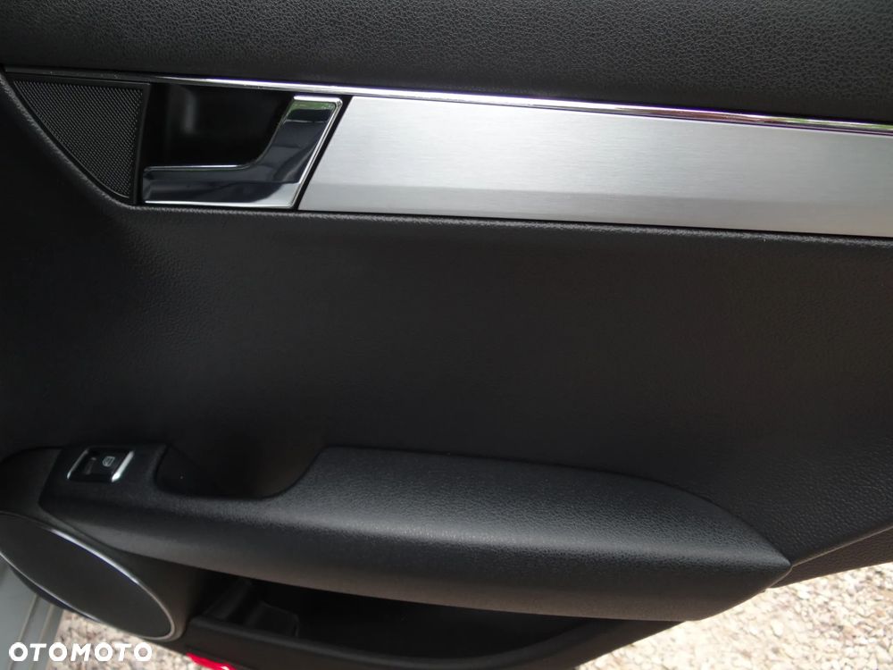 Mercedes-Benz Klasa C 180 BlueEFFICIENCY 7G-TRONIC Avantgarde - 22