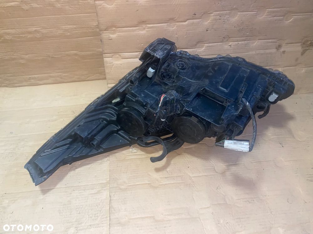 Lampa Peugeot 3008 5008 9682519080 prawa lewa OE - 3