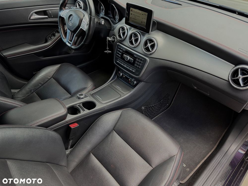 Mercedes-Benz CLA 200 7G-DCT AMG Line - 11