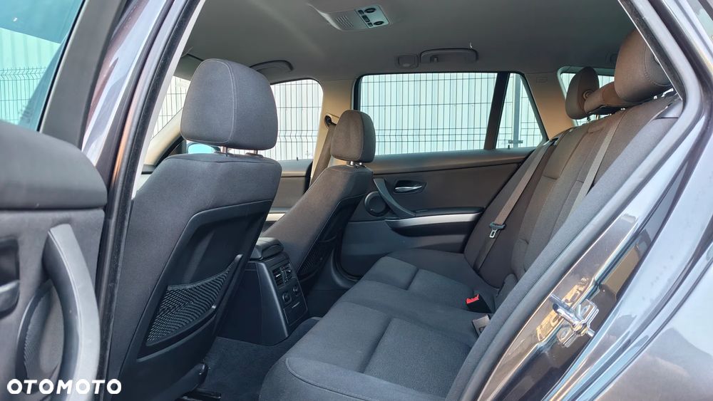 BMW Seria 3 - 32