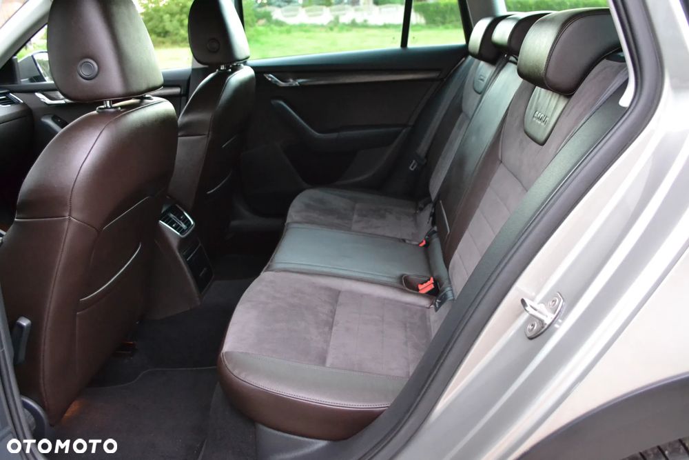 Skoda Octavia Combi 2.0 TDI 4x4 DSG Scout - 20