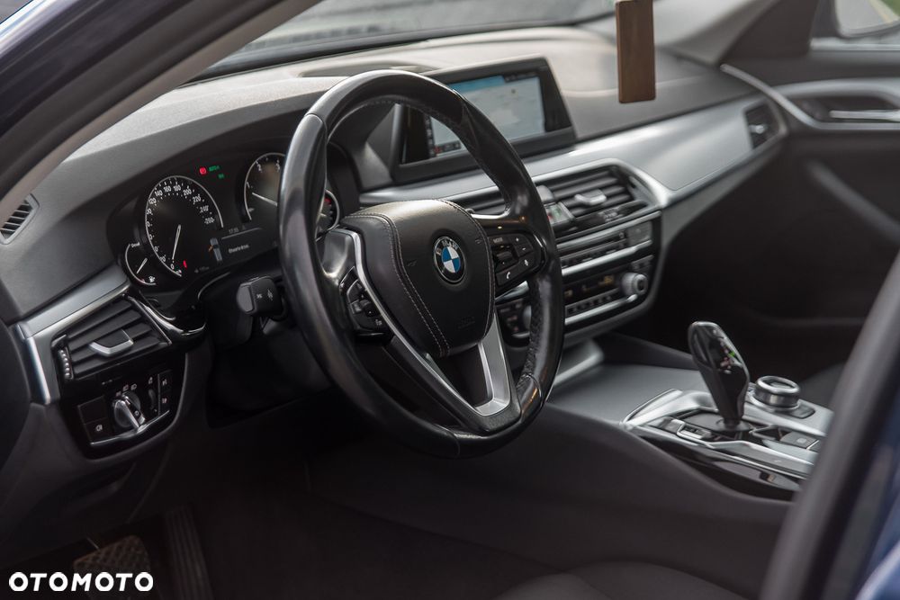 BMW Seria 5 525d - 30