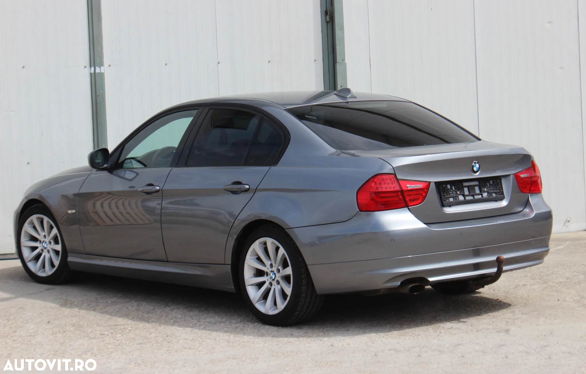 BMW Seria 3 320i - 11