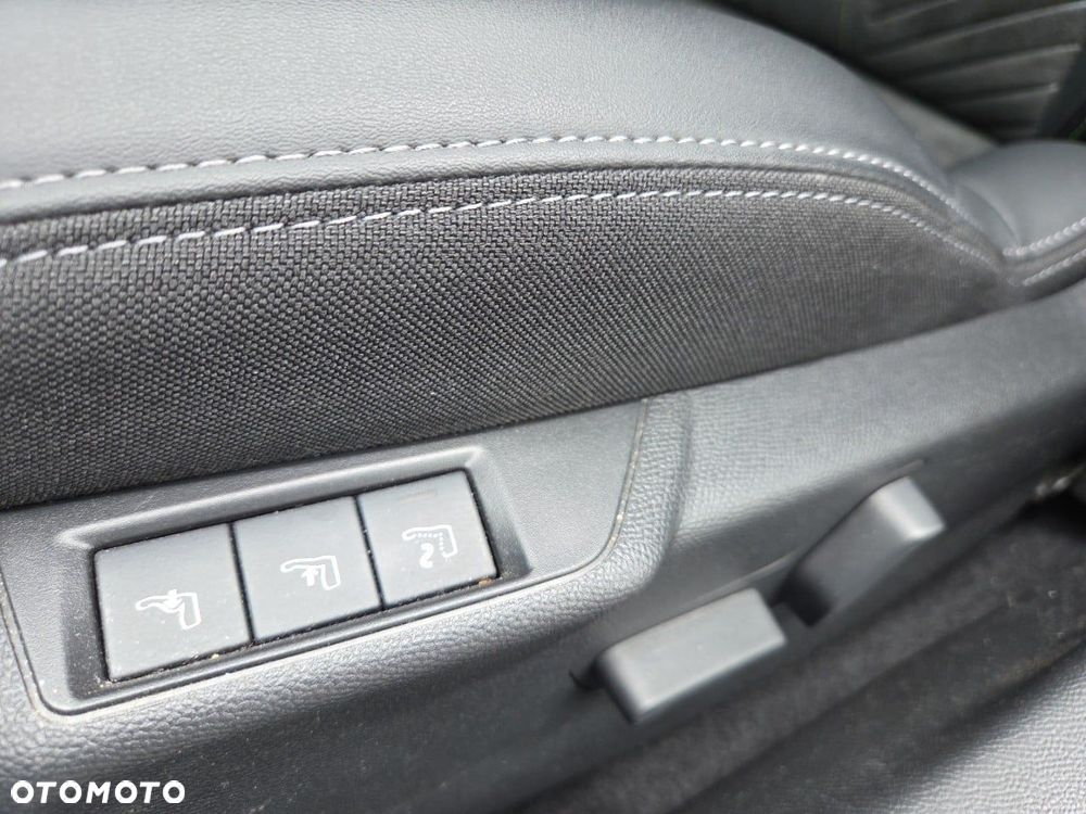 Peugeot 2008 1.2 PureTech GT S&S EAT8 - 15
