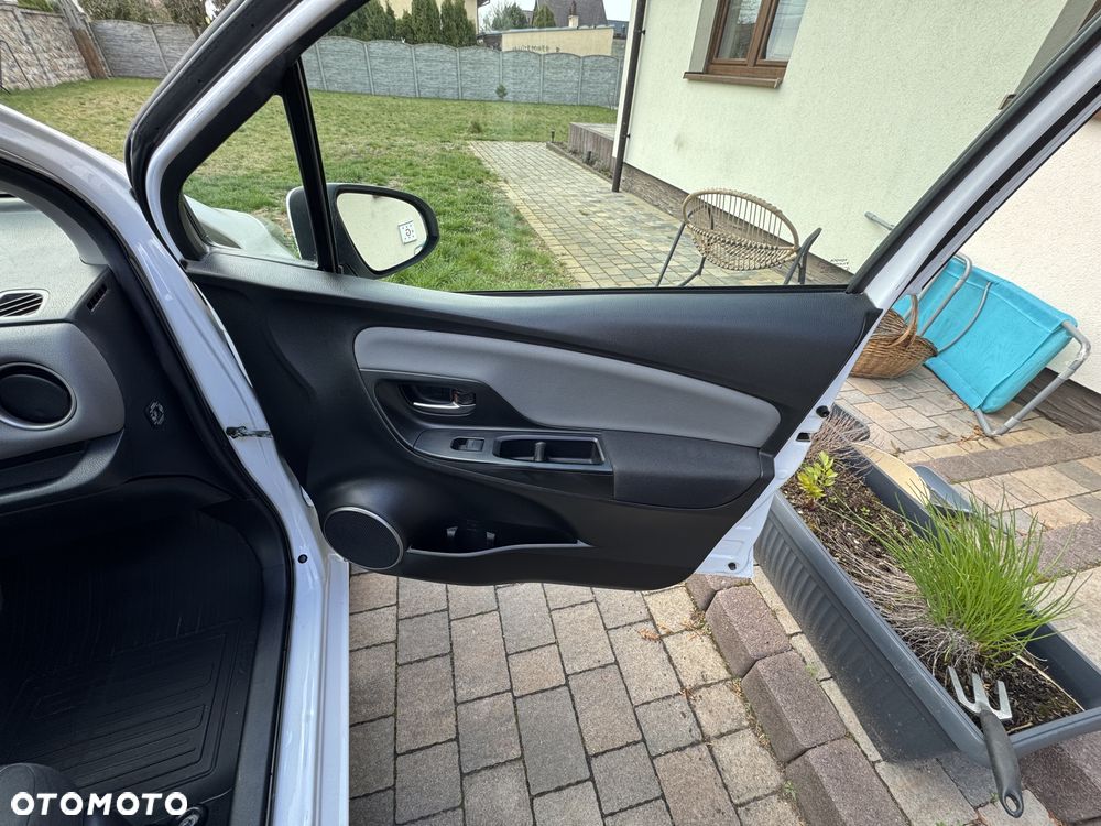 Toyota Yaris 1.33 Active EU6 - 23