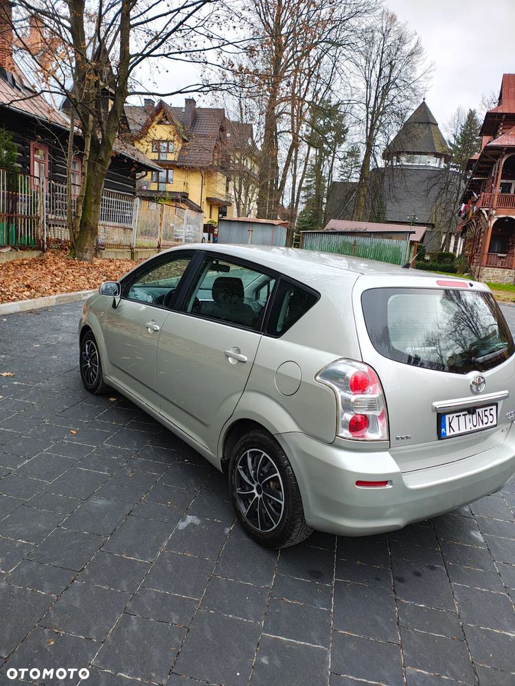 Toyota Corolla Verso 2.2 D-4D - 10