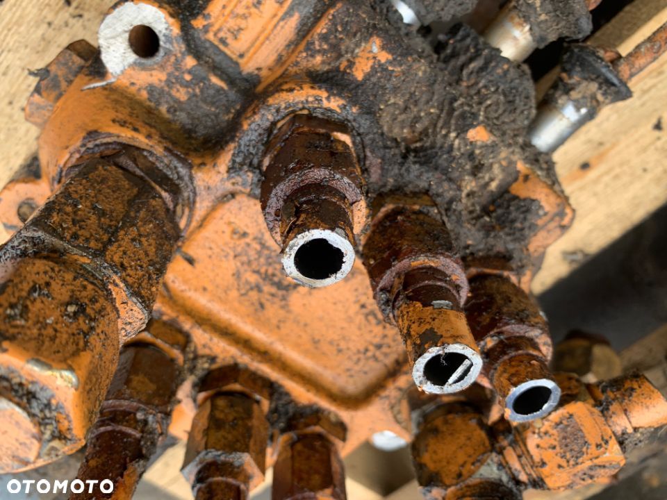 VDSP22DFD271 Parker Rozdzielacz hydrauliczny 3 sekcyjny CASE 580, 10018637 - 2