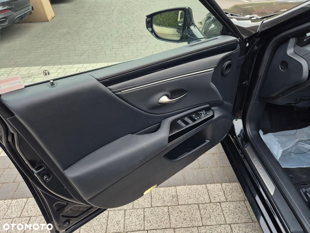 Lexus ES 300h Prestige - 23