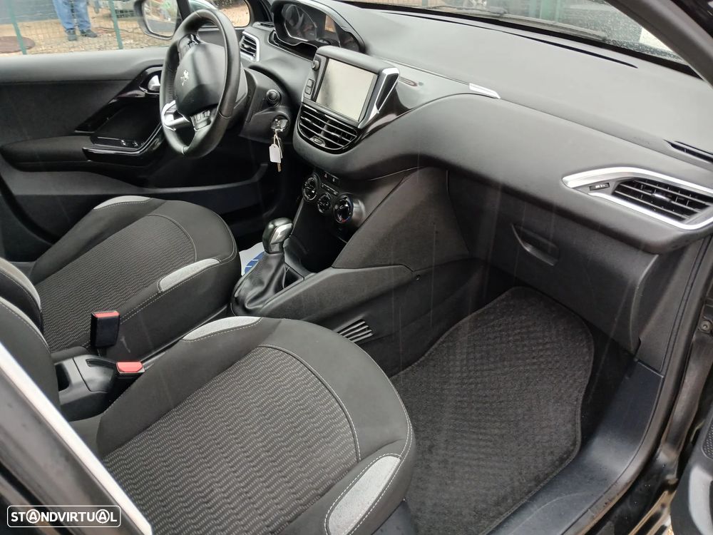 Peugeot 208 1.2 PureTech Style - 25