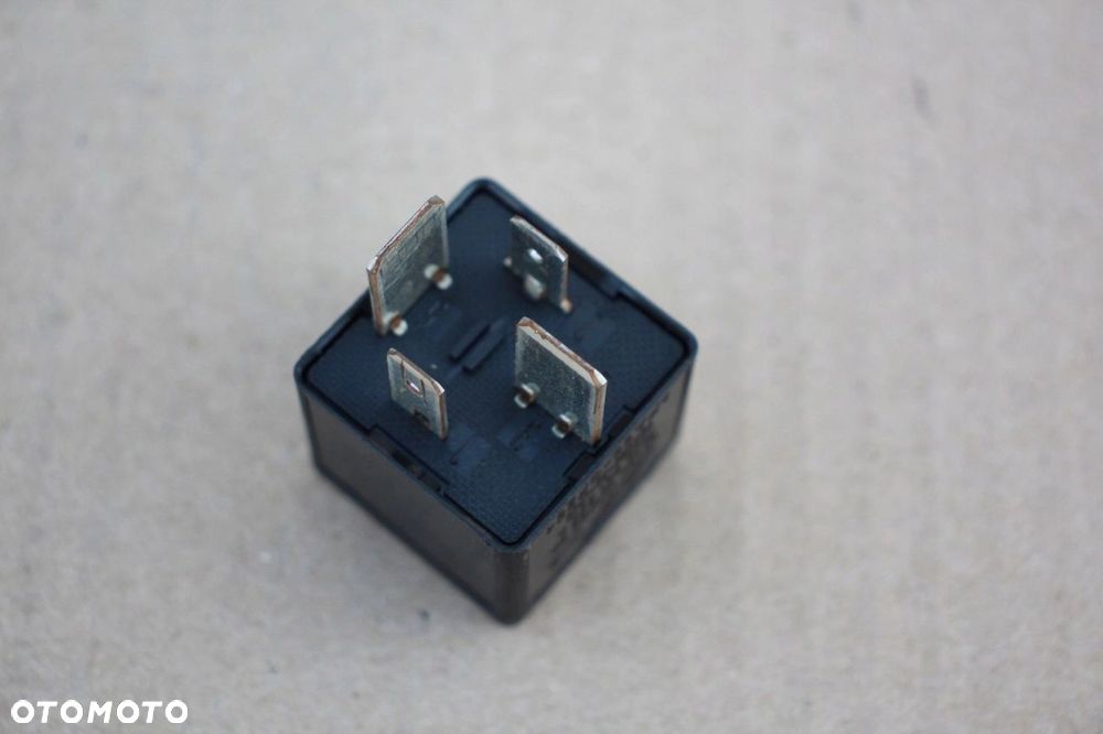 Przekaźnik czarny nr 100 VW AUDI SEAT SKODA 7M0951253A - 2