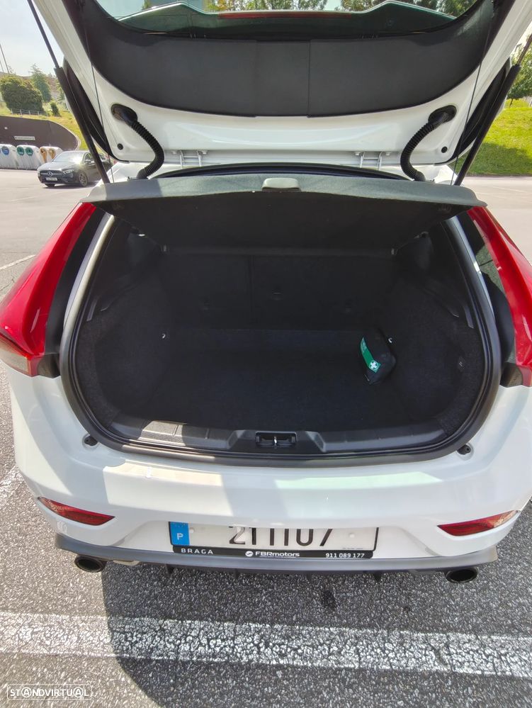 Volvo V40 D2 R Design - 2