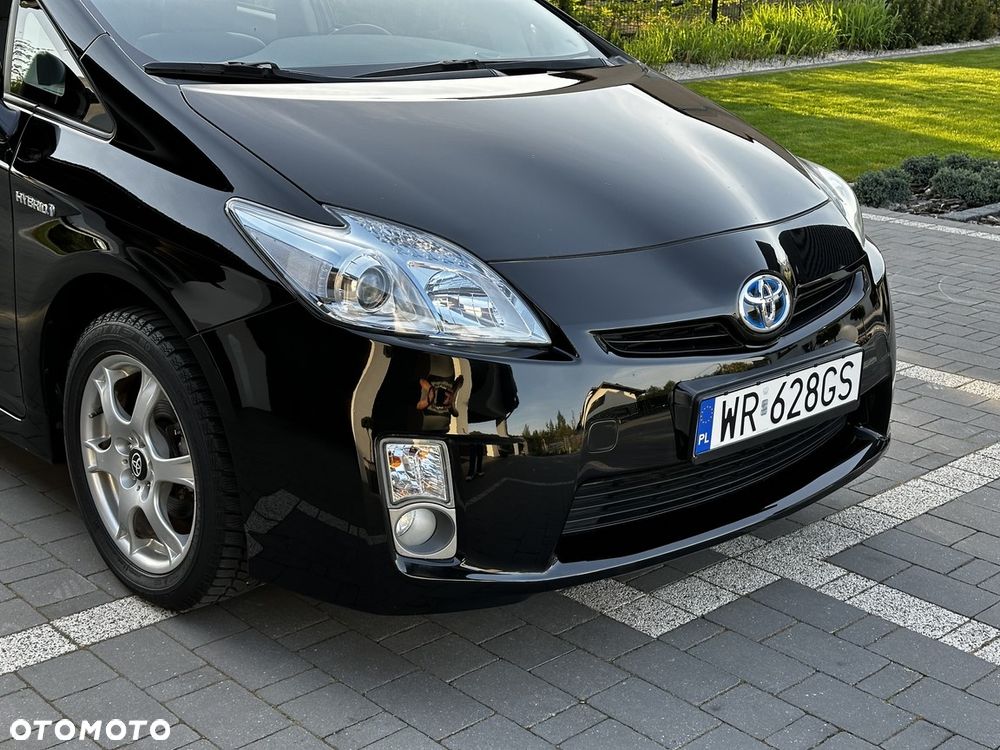 Toyota Prius (Hybrid) - 32