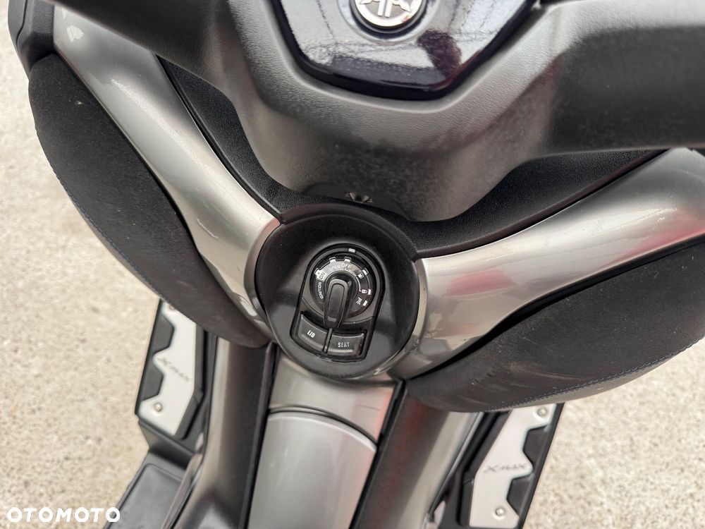 Yamaha X-max - 10