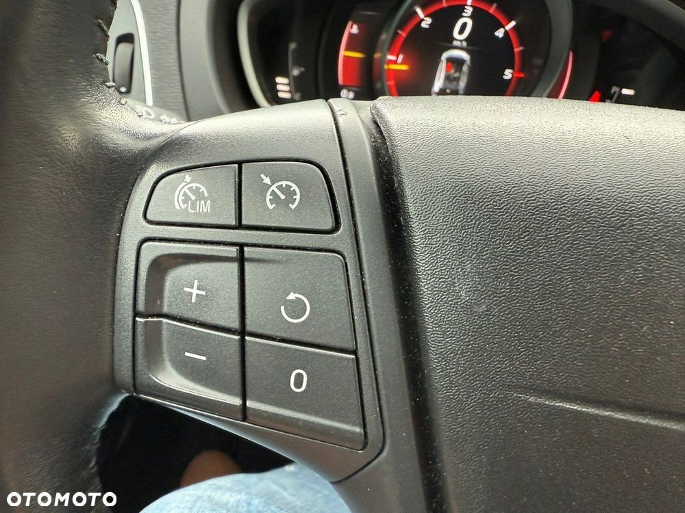 Volvo V40 - 16