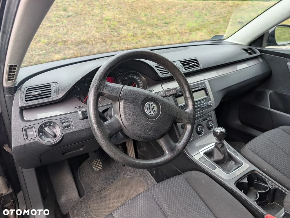 Volkswagen Passat 1.9 TDI DPF BlueMotion - 8