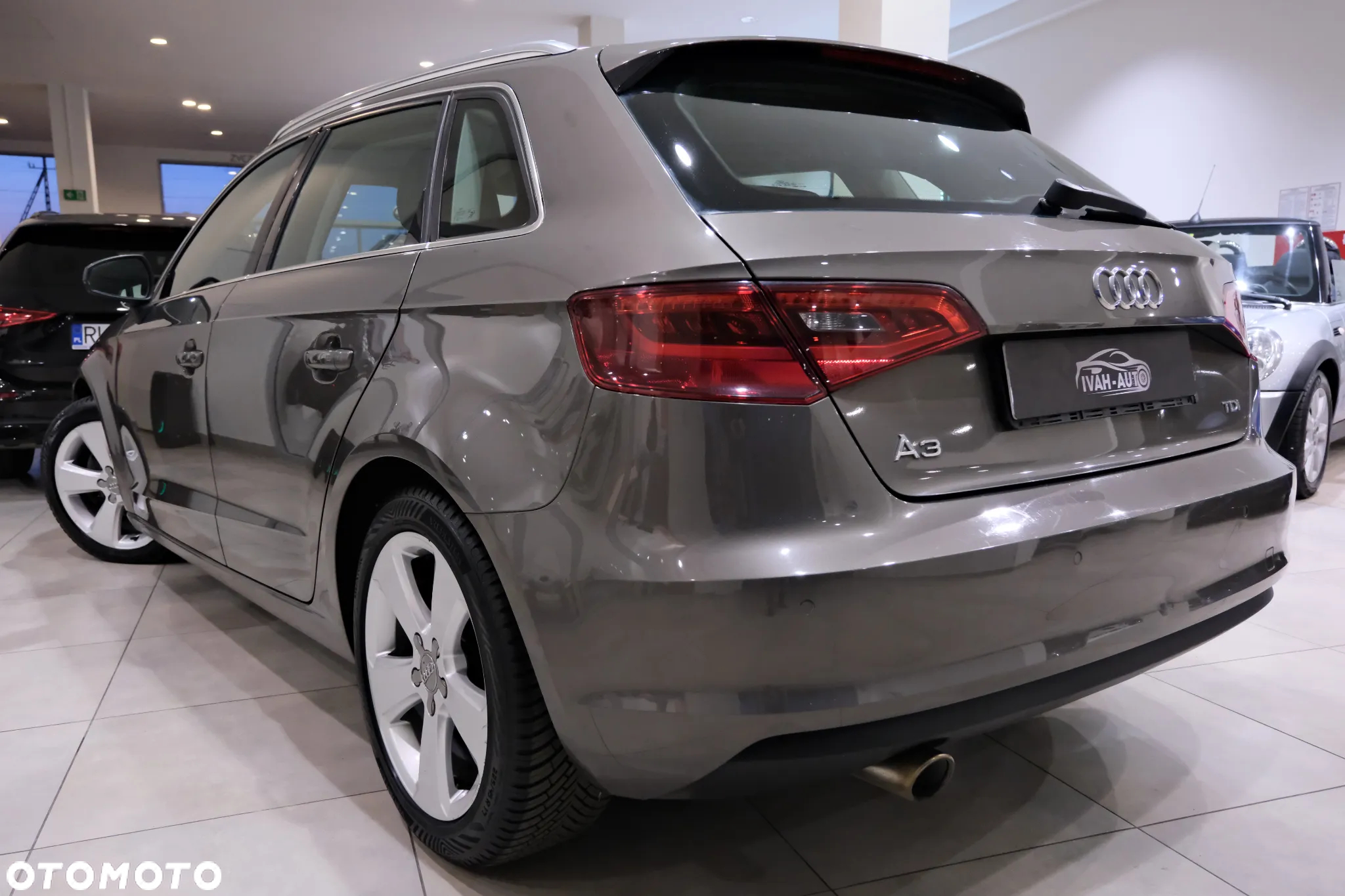 Audi A3 1.6 TDI Sportback S tronic Ambiente - 9