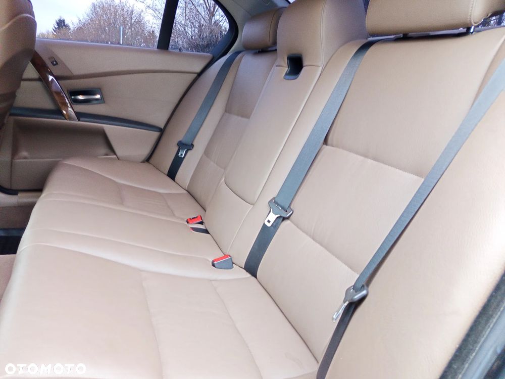 BMW Seria 5 525i - 35